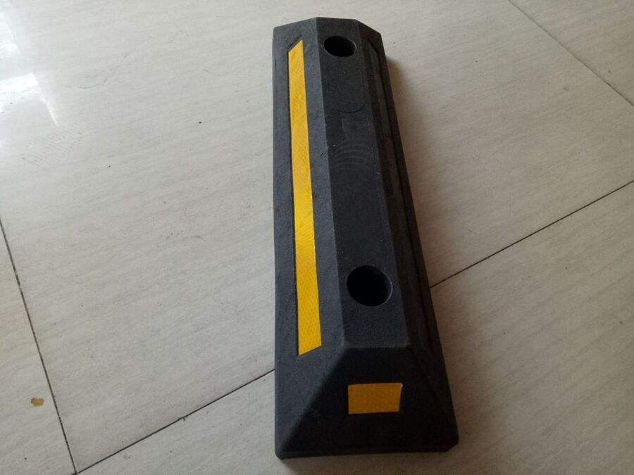 优质橡胶车轮定位器(两孔)